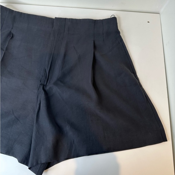 Zara black Pleated Shorts - Picture 2 of 8